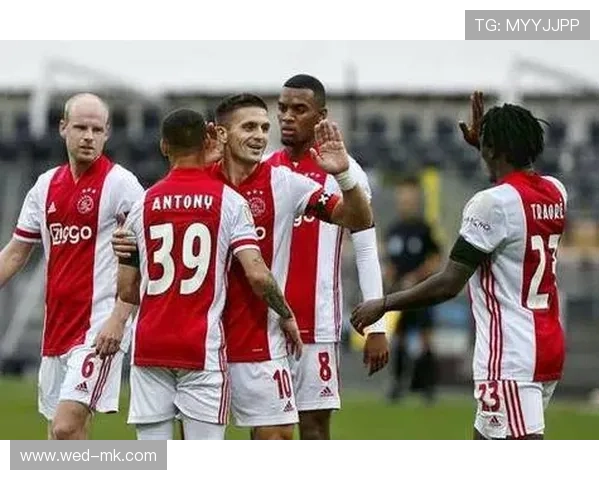 阿贾克斯主帅海廷加盛赞奥斯梅恩：速度与力量并存，阿贾克斯对海伦芬