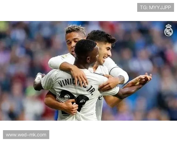 皇马前场连续一脚出球突破包夹，维尼修斯节奏控制极佳